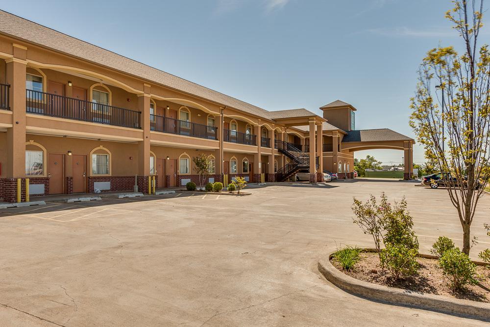 Executive Inn & Suites Cushing Exterior photo
